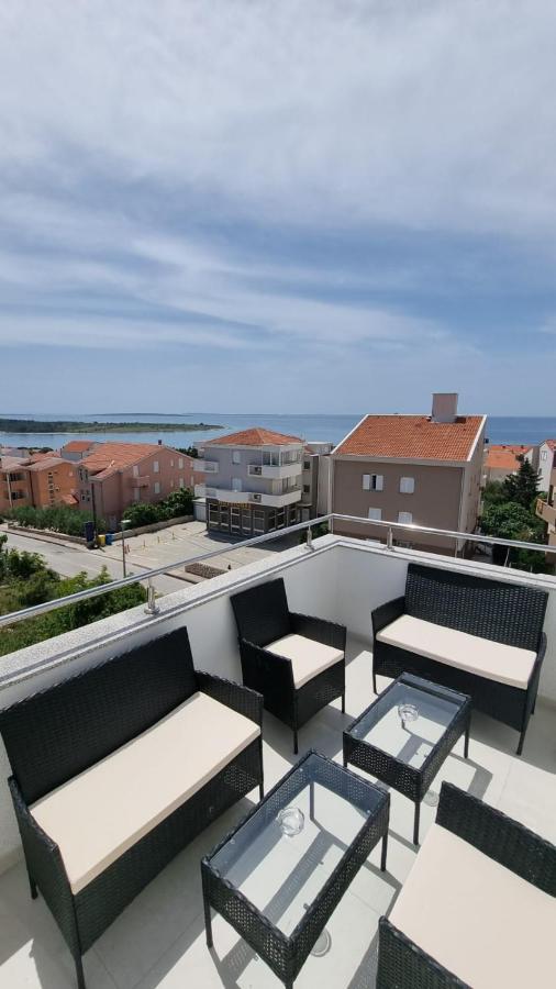 Kings Landing Lägenhet Novalja Exteriör bild